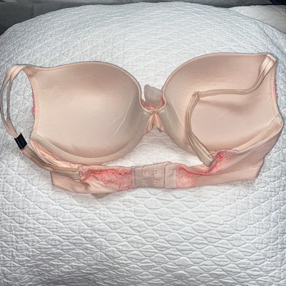 Victoria Secret Bra - Picture 2 of 3